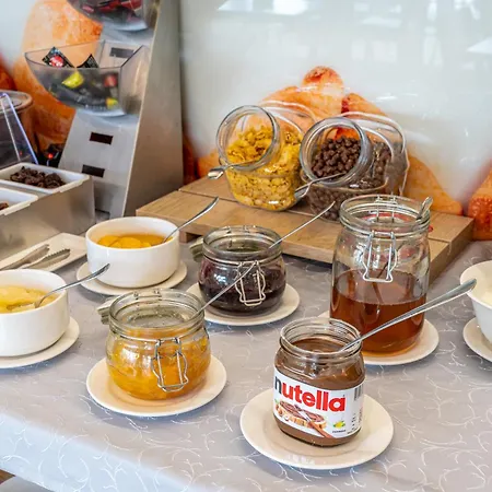 Cannes Bed & Breakfast 3*